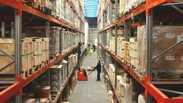 Cómo la automatización mejora el rendimiento de la cadena logística